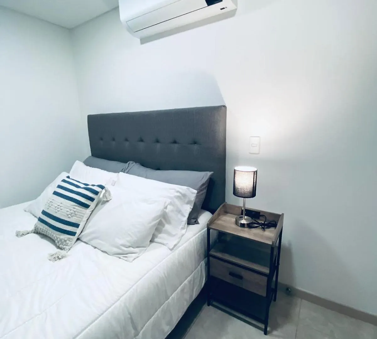 Appartement Local Gem Wtih Terrace, Near Provenza
